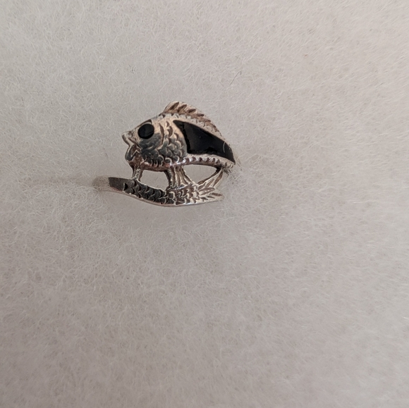 Jewelry - 925 Sterling Silver Fish Ring With Black Onyx Inlay